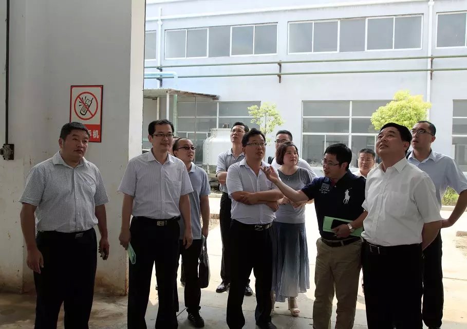 濟南大學領導參觀生產車間